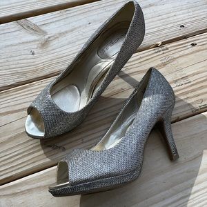 Bandolino Heels- B-Flexible "SuperModel "Open Toe Pump size 5.5M